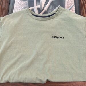 Men’s Patagonia shirt